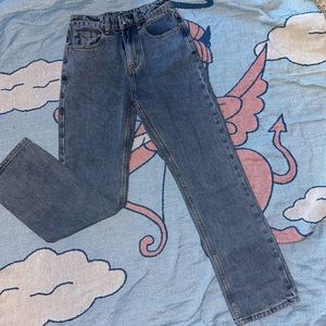 Light wash mom jeans